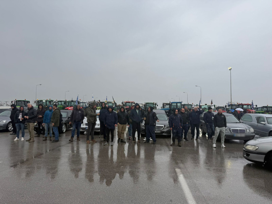 Στο μπλόκο στα Μάλγαρα ιδιοκτήτες γραφείων τελετών με τις νεκροφόρες τους, δείτε βίντεο