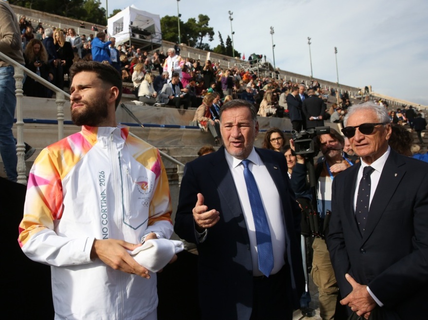 Η Ολυμπιακή Φλόγα παραδόθηκε στο Μιλάνο για τους Χειμερινούς Ολυμπιακούς Αγώνες, δείτε βίντεο