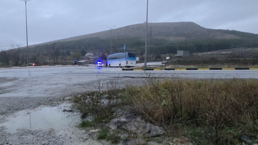 Εξετράπη λεωφορείο με 40 εργαζομένους της ΔΕΗ στην Πτολεμαΐδα, νεκρός ο οδηγός μετά από ανακοπή