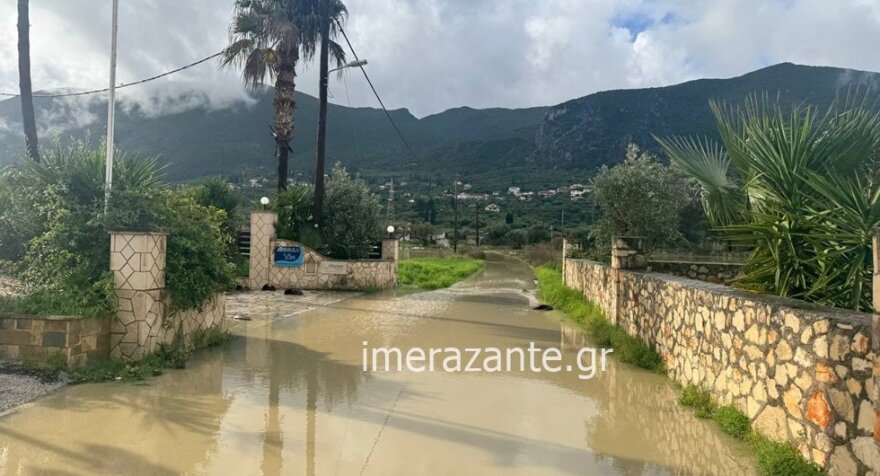 Συγκλονιστικές εικόνες, η ΕΜΑΚ διέσωσε οικογένεια από πλημμυρισμένο δρόμο στη Λακωνία - Προβλήματα από την κακοκαιρία Byron και στη Ζάκυνθο