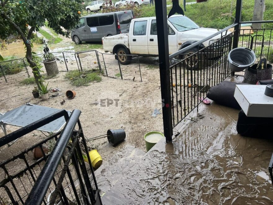 Κακοκαιρία «Byron»: Τουρίστες στη Φοινικούντα βγήκαν από το παράθυρο και κολύμπησαν για να σωθούν