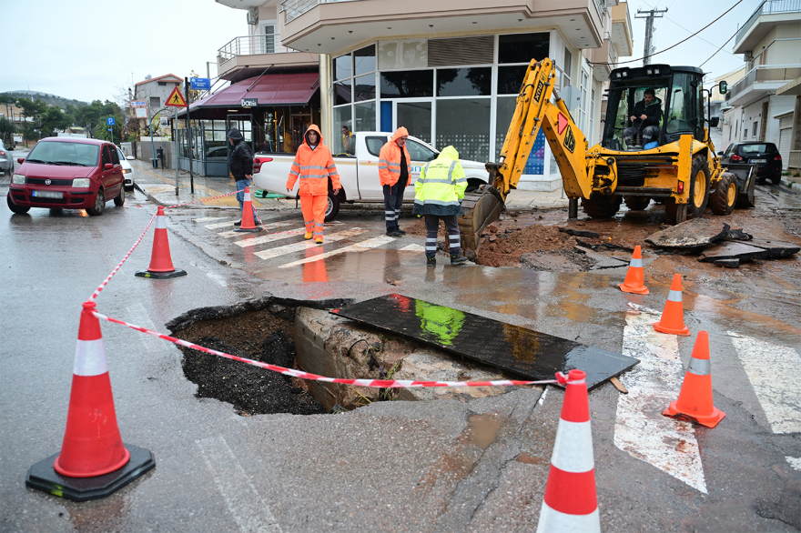 Νέο έκτακτο δελτίο καιρού: Μέχρι το μεσημέρι του Σαββάτου θα πλήττει τη χώρα η κακοκαιρία Byron, οι κόκκινες περιοχές 