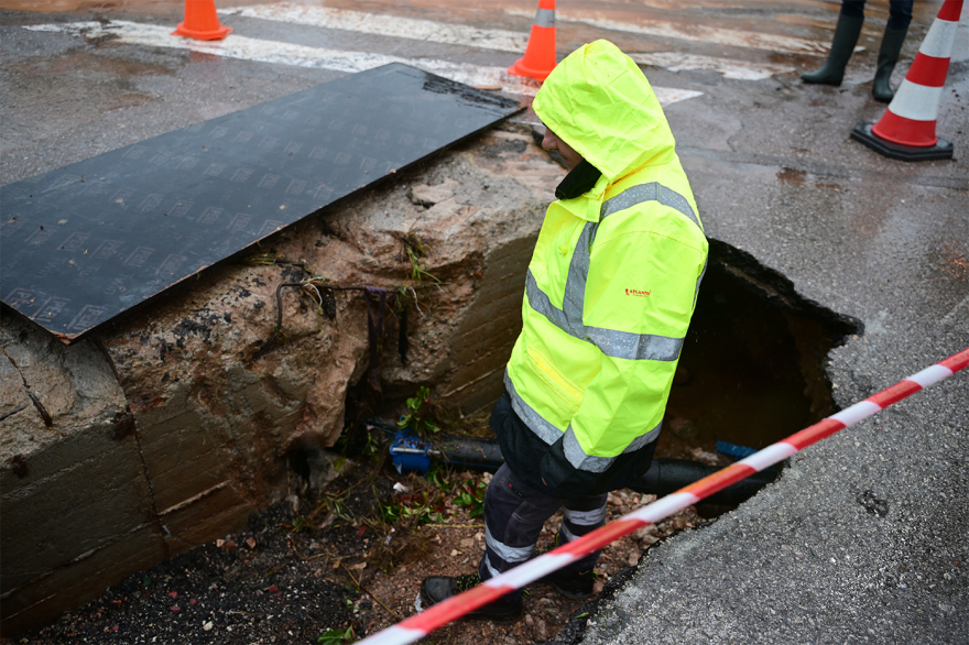 Νέο έκτακτο δελτίο καιρού: Μέχρι το μεσημέρι του Σαββάτου θα πλήττει τη χώρα η κακοκαιρία Byron, οι κόκκινες περιοχές 