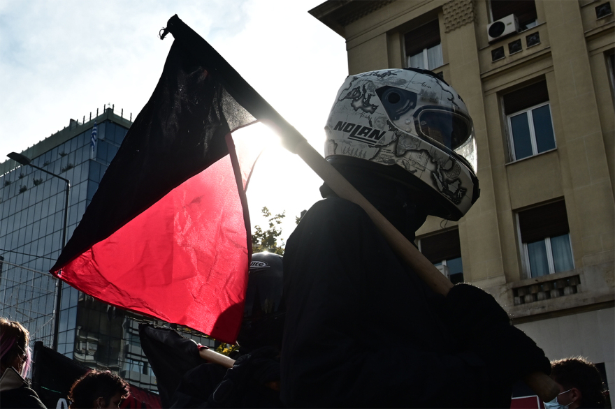 Ισχυρές δυνάμεις των ΜΑΤ στην πορεία στη μνήμη του Αλέξανδρου Γρηγορόπουλου: Κλειστές Σταδίου και Πανεπιστημίου