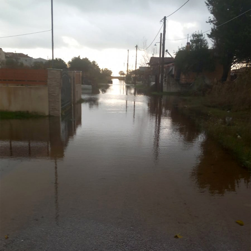 Εκκενώθηκε οικισμός κοντά στα Φάρσαλα γιατί υπερχείλισε ο ποταμός Ενιπέας, 112 για ετοιμότητα σε ακόμα 5 περιοχές