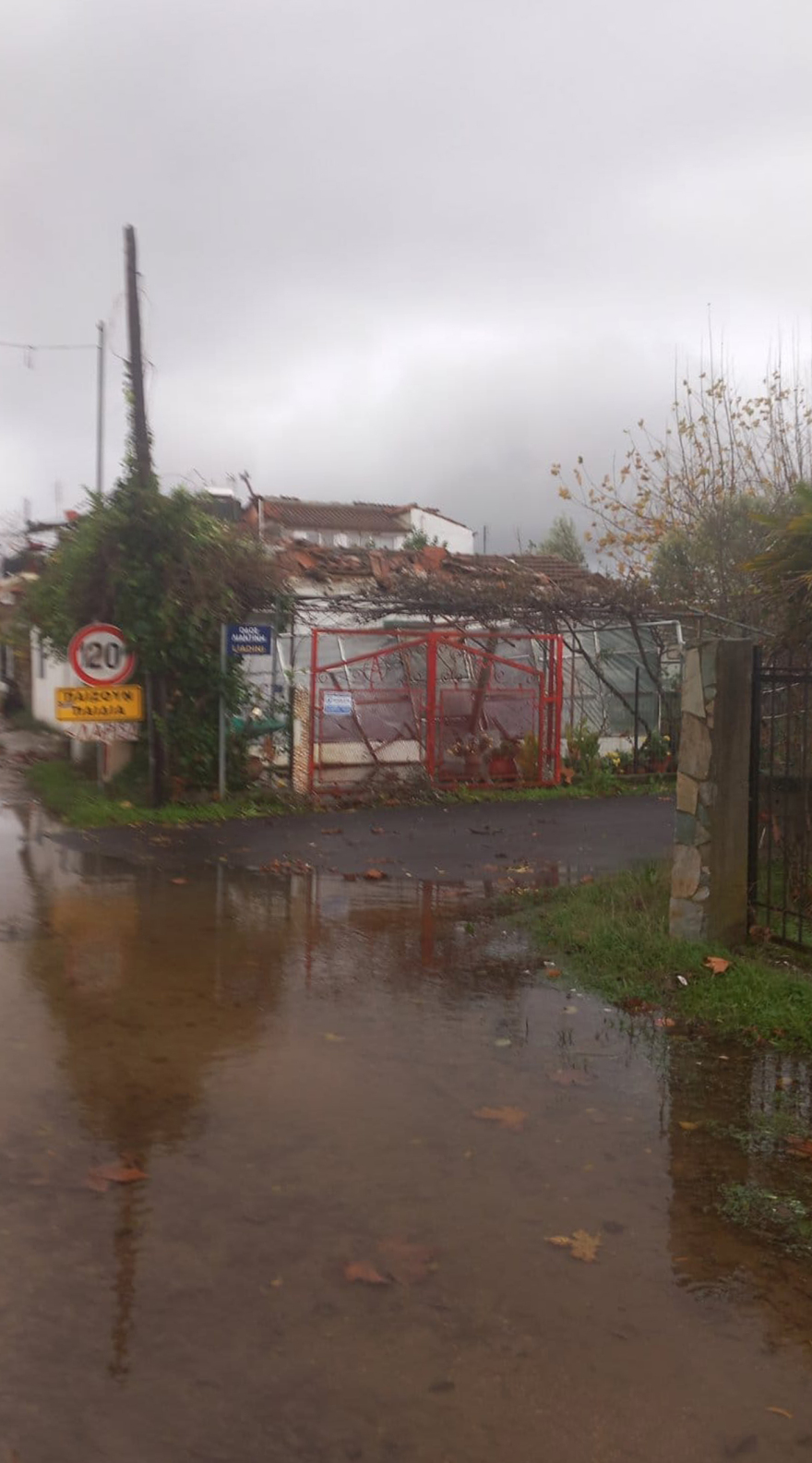 Εκκενώθηκε οικισμός κοντά στα Φάρσαλα γιατί υπερχείλισε ο ποταμός Ενιπέας, 112 για ετοιμότητα σε ακόμα 5 περιοχές