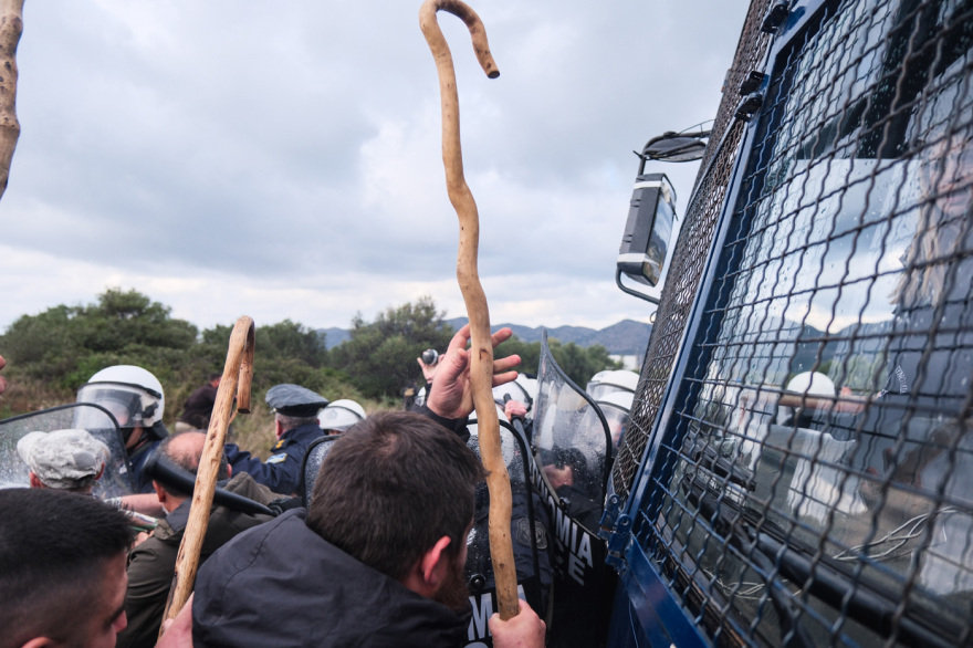Πρωτοφανείς αγριότητες στην Κρήτη, αγρότες χτύπησαν αστυνομικούς: Ταυτοποιήθηκαν οι δράστες και διώκονται για εγκληματική οργάνωση, δείτε βίντεο και φωτογραφίες