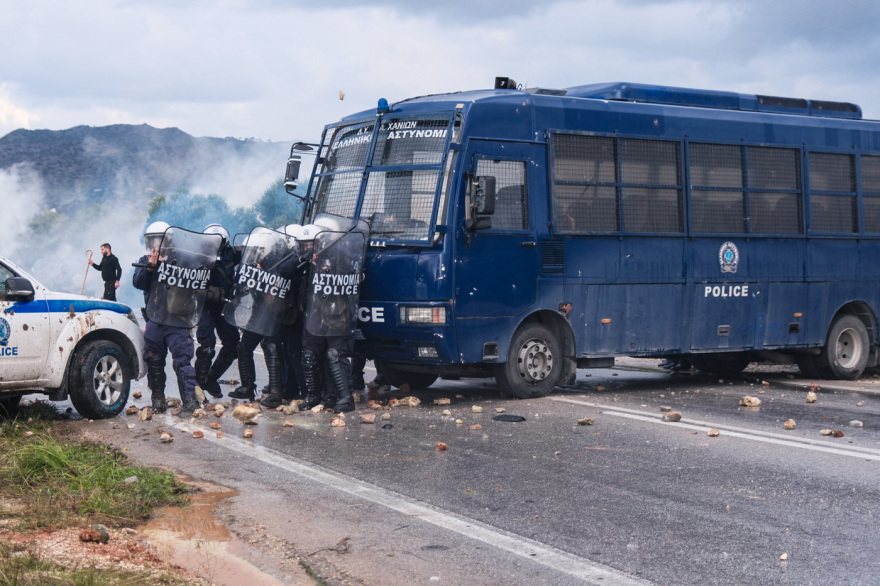 Πρωτοφανείς αγριότητες στην Κρήτη, αγρότες χτύπησαν αστυνομικούς: Ταυτοποιήθηκαν οι δράστες και διώκονται για εγκληματική οργάνωση, δείτε βίντεο και φωτογραφίες