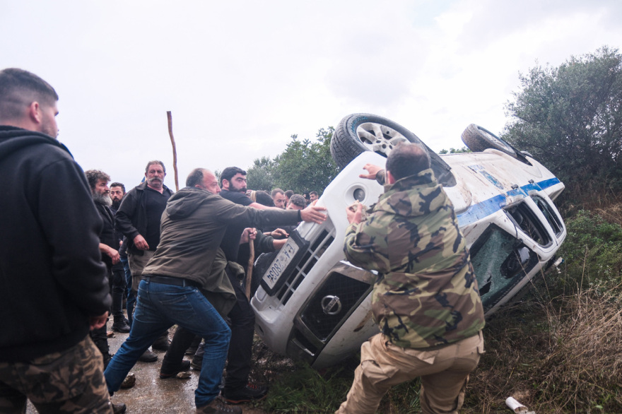 Πρωτοφανείς αγριότητες στην Κρήτη, αγρότες χτύπησαν αστυνομικούς: Ταυτοποιήθηκαν οι δράστες και διώκονται για εγκληματική οργάνωση, δείτε βίντεο και φωτογραφίες