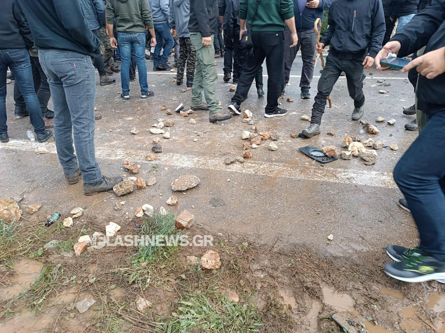 Αγρότες εισέβαλαν στο αεροδρόμιο Ηρακλείου, κλειστό μέχρι νεοτέρας - Σοβαρά επεισόδια και στα Χανιά με πετροπόλεμο και χημικά, δύο τραυματίες