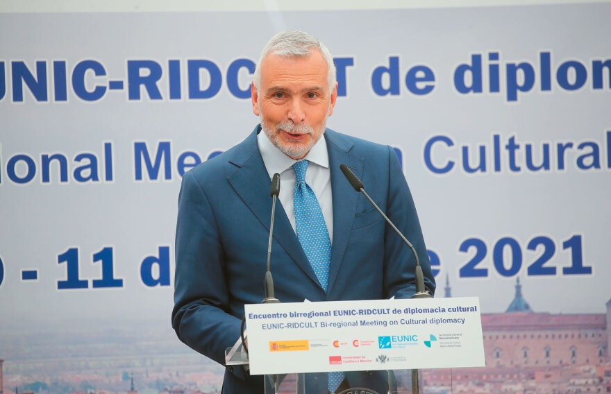 Σκάνδάλο αλά ιταλικά στο Κολλέγιο της Ευρώπης: Το «follow the money», το lobbying και τα πυρά κατά της Ούρσουλα φον ντερ Λάιεν
