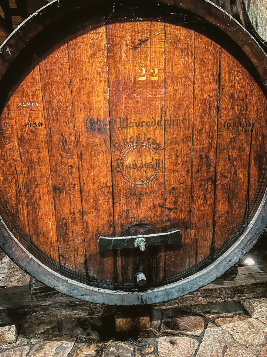 Το κελάρι της Ιστορίας: Μαυροδάφνη 150 χρόνων, βαρέλια μόνο για ηγέτες και βασιλείς στο οινοποιείο της Achaia Clauss στην Πάτρα