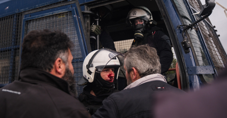 Πρωτοφανείς αγριότητες στην Κρήτη, αγρότες χτύπησαν αστυνομικούς: Ταυτοποιήθηκαν οι δράστες και διώκονται για εγκληματική οργάνωση, δείτε βίντεο και φωτογραφίες