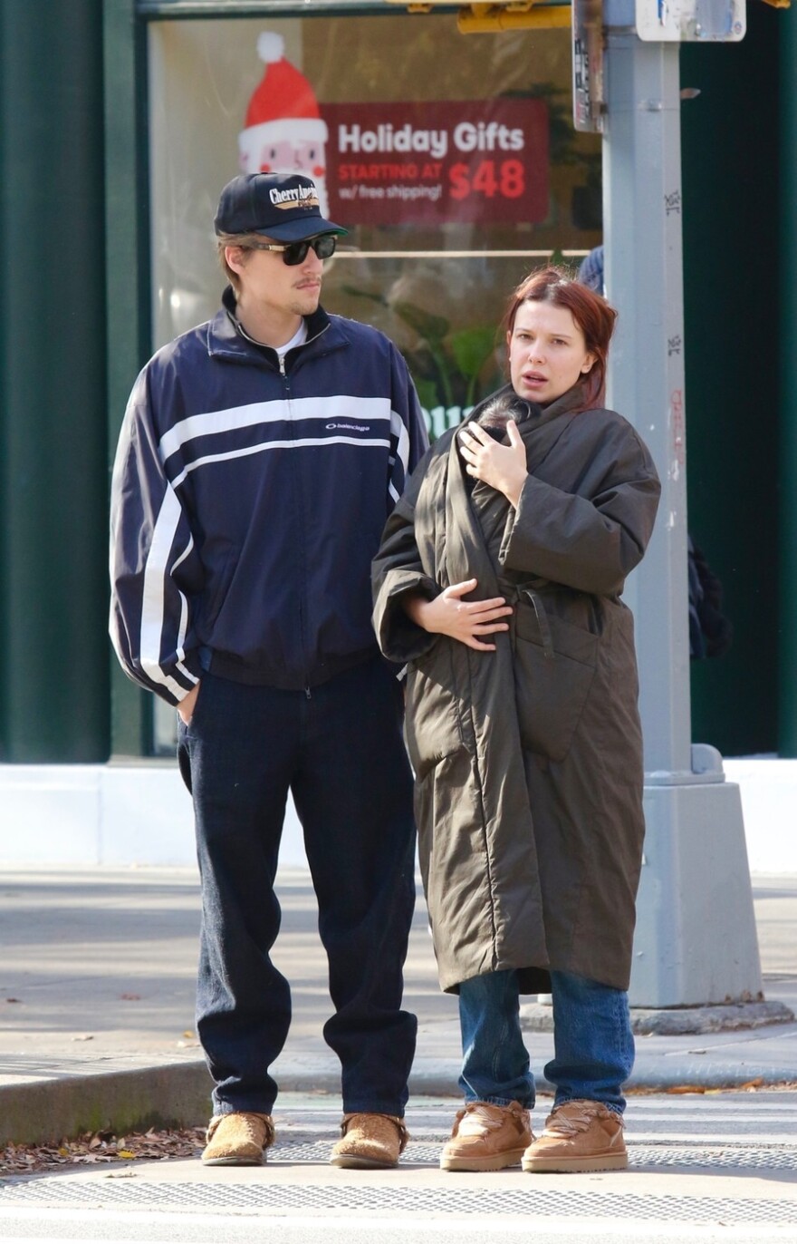 Η Μίλι Μπόμπι Μπράουν έκανε βόλτα με τον Τζέικ Μπον Τζόβι και την κόρη τους στη Νέα Υόρκη
