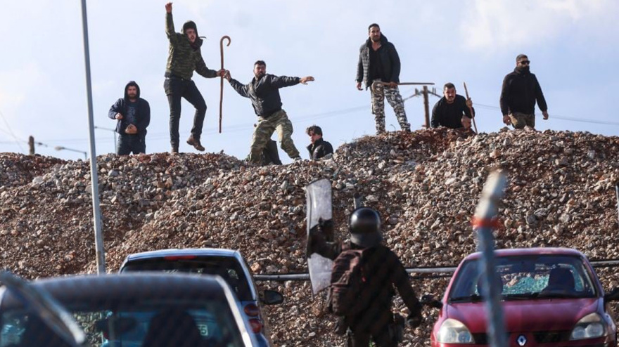 Πρωτοφανείς αγριότητες στην Κρήτη, αγρότες χτύπησαν αστυνομικούς: Ταυτοποιήθηκαν οι δράστες και διώκονται για εγκληματική οργάνωση, δείτε βίντεο και φωτογραφίες