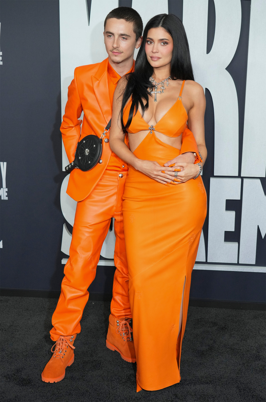Ο Τιμοτέ Σαλαμέ και η Κάιλι Τζένερ διέψευσαν τις φήμες χωρισμού με μία κοινή εμφάνιση στο... απόλυτο πορτοκαλί