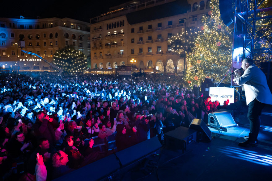 Το απόλυτο χριστουγεννιάτικο event στην πλατεία Αριστοτέλους με τον Αντώνη Ρέμο 