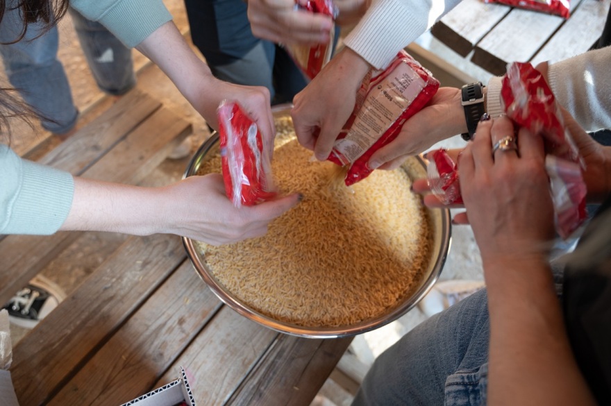 Σταδιακά. Σταθερά. Μαζί. Τέσσερις ιστορίες που δείχνουν πώς αλλάζει ο κόσμος