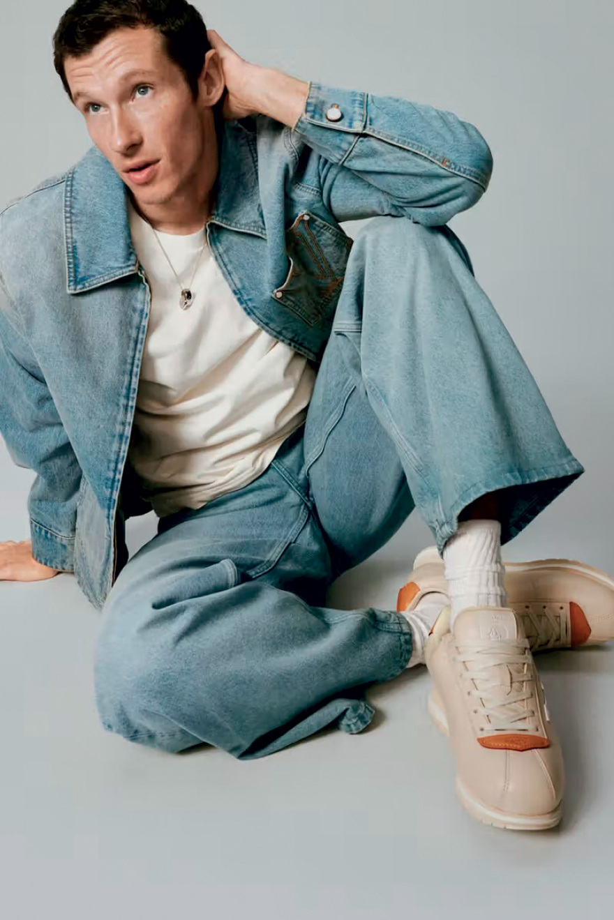 Κάλουμ Τέρνερ: Ο σταρ που αγάπησε η Ντούα Λίπα είναι πρώην μοντέλο και προβάρει το κοστούμι του Τζέιμς Μποντ