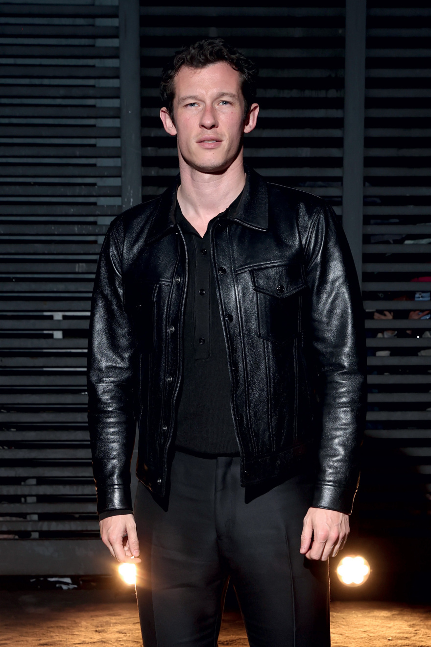 Κάλουμ Τέρνερ: Ο σταρ που αγάπησε η Ντούα Λίπα είναι πρώην μοντέλο και προβάρει το κοστούμι του Τζέιμς Μποντ