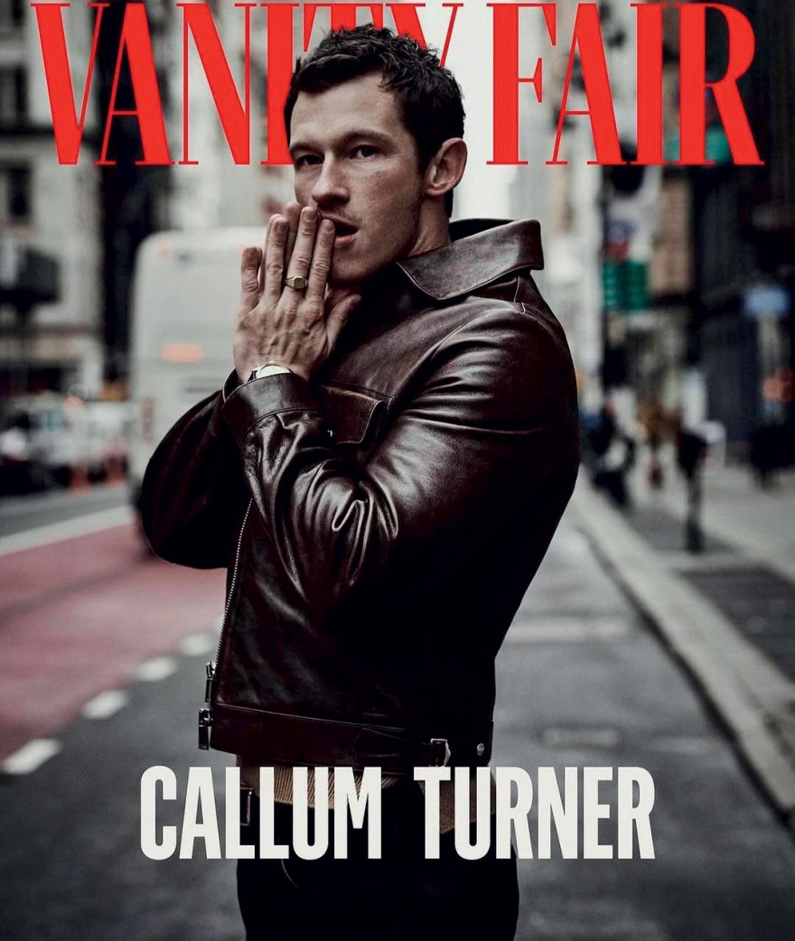 Κάλουμ Τέρνερ: Ο σταρ που αγάπησε η Ντούα Λίπα είναι πρώην μοντέλο και προβάρει το κοστούμι του Τζέιμς Μποντ