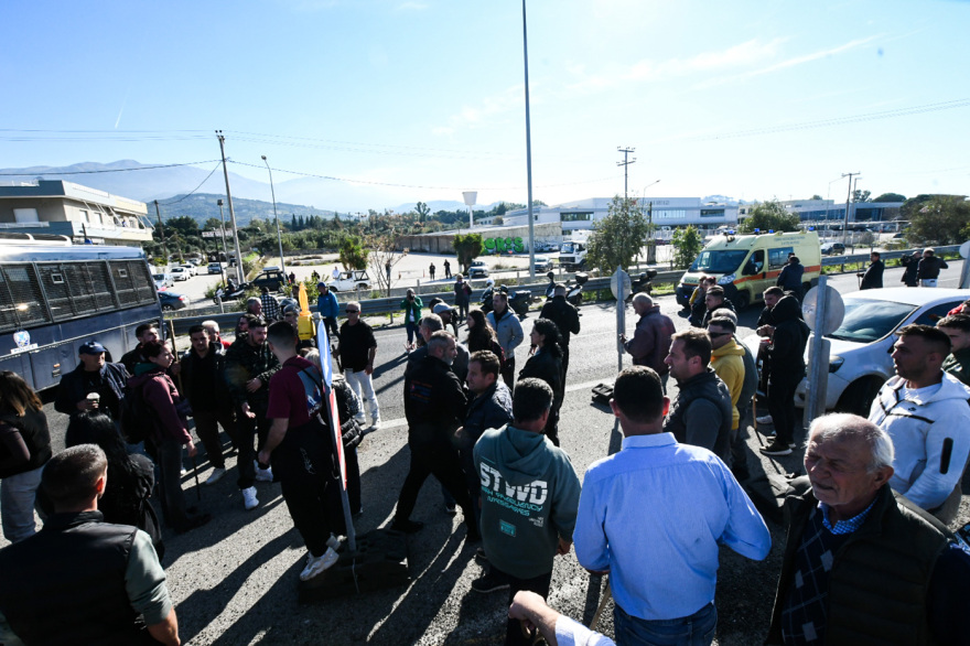 Ξύλο με μαγκούρες και χημικά μεταξύ αγροτών και αστυνομικών στο μπλόκο του Ρίου - Αντιρρίου, δείτε βίντεο