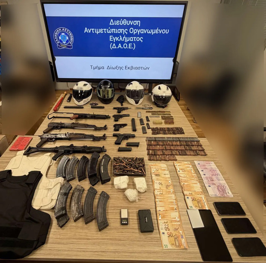 Τα όπλα που βρέθηκαν στη γιάφκα της Greek Mafia στην Καλλιθέα, δείτε βίντεο και φωτογραφίες