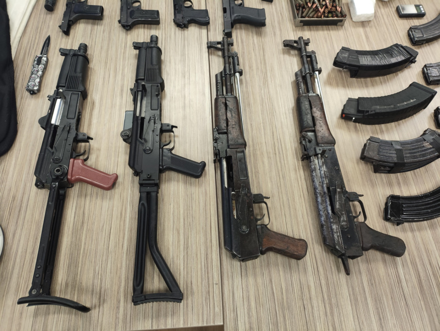 Τα όπλα που βρέθηκαν στη γιάφκα της Greek Mafia στην Καλλιθέα, δείτε βίντεο και φωτογραφίες