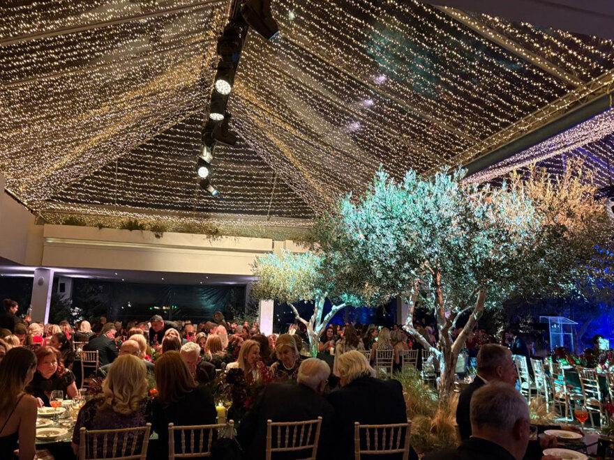 Φωτογραφίες και βίντεο: Το χριστουγεννιάτικο δείπνο Αγάπης από την «ΕΛΠΙΔΑ» - Ποιοι παρέστησαν