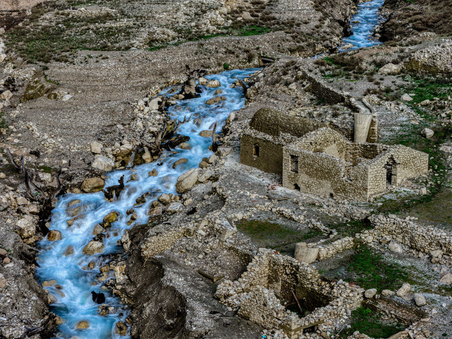 «Στεγνώνει» ο Μόρνος παρά τις έντονες βροχοπτώσεις, δείτε φωτογραφίες
