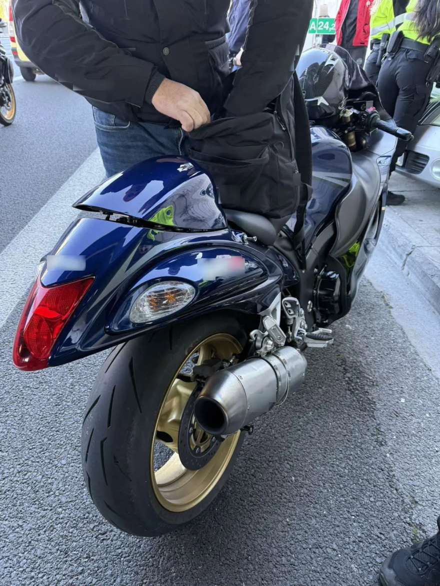 Συνελήφθη ο μοτοσικλετιστής που τραυμάτισε δύο αστυνομικούς στην Αττική Οδό προσπαθώντας να αποφύγει έλεγχο, δεν είχε δίπλωμα