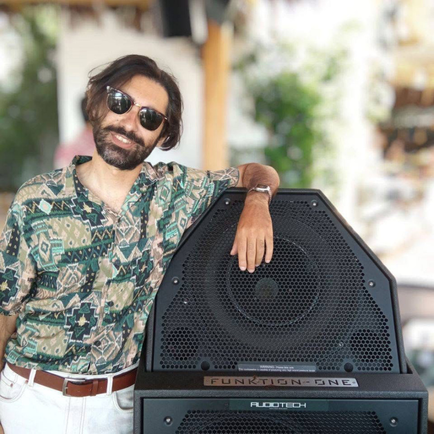 «Πρόσφερα τις πρώτες βοήθειες αλλά είχε πολλαπλά τραύματα»: Συγκλονίζει η ανάρτηση φίλου του DJ για το τροχαίο στην Βουλιαγμένης