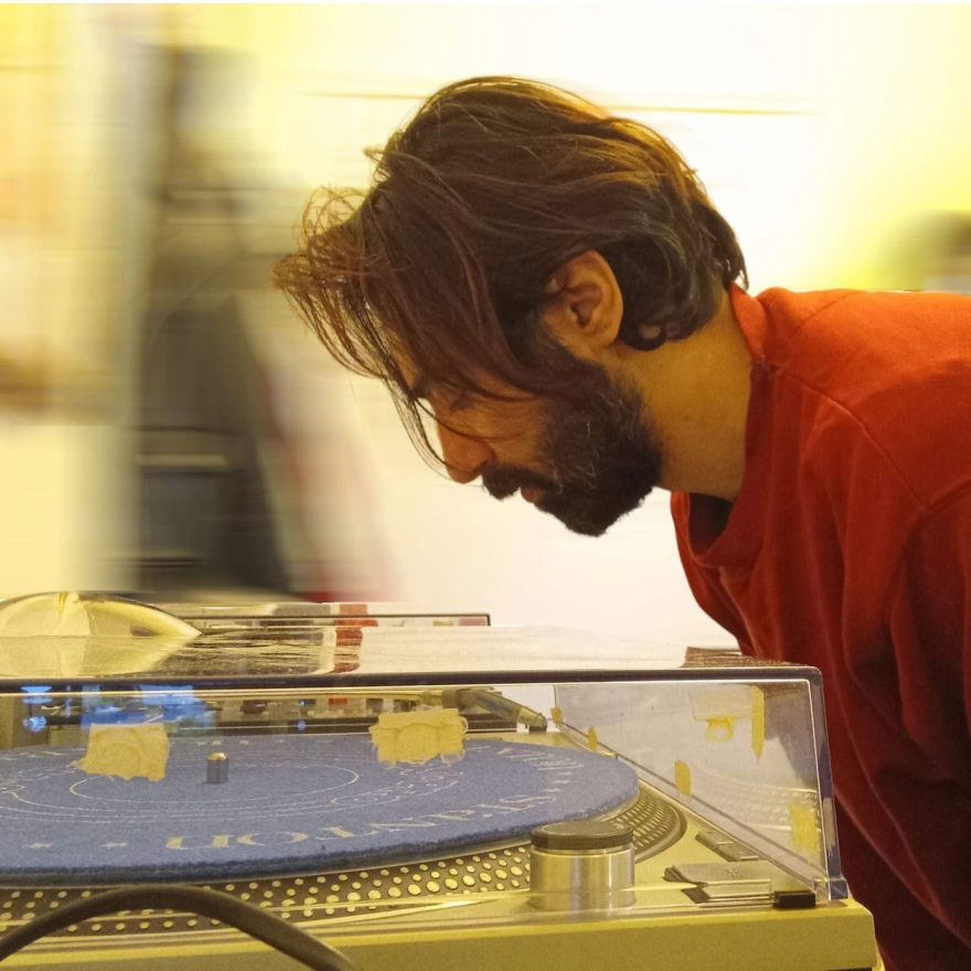 «Πρόσφερα τις πρώτες βοήθειες αλλά είχε πολλαπλά τραύματα»: Συγκλονίζει η ανάρτηση φίλου του DJ για το τροχαίο στην Βουλιαγμένης