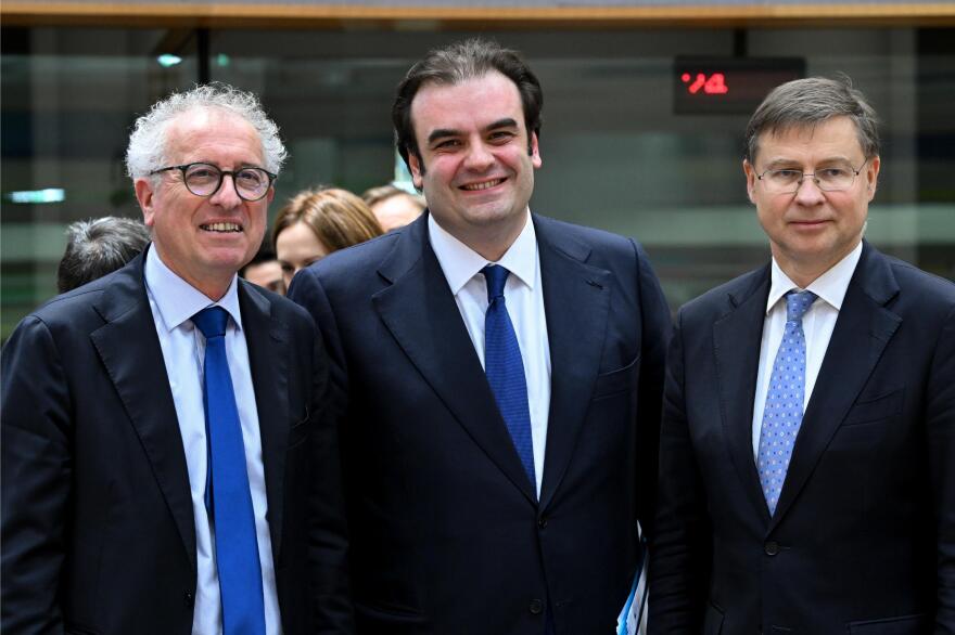 Το παρασκήνιο της εκλογής Πιερρακάκη στο Eurogroup: Οι «υποσχετικές» και οι συμμαχίες πριν από την ψηφοφορία που οδήγησαν στην απόσυρση του Βαν Πέτεγκεμ