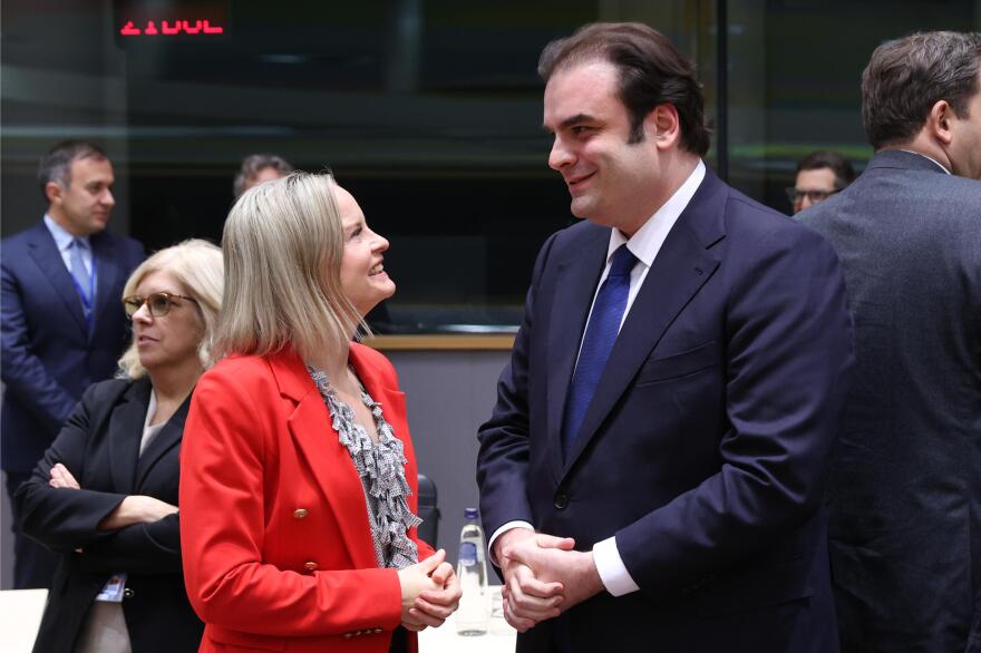 Το παρασκήνιο της εκλογής Πιερρακάκη στο Eurogroup: Οι «υποσχετικές» και οι συμμαχίες πριν από την ψηφοφορία που οδήγησαν στην απόσυρση του Βαν Πέτεγκεμ