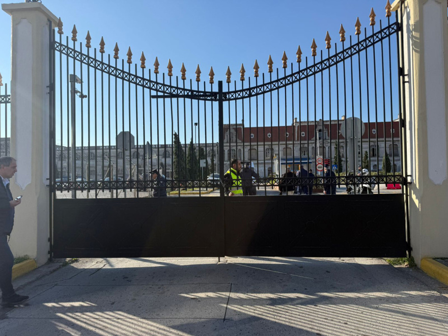 Προς το λιμάνι της Θεσσαλονίκης κατευθύνονται αγρότες με τρακτέρ, οι Αρχές έκλεισαν τις πύλες