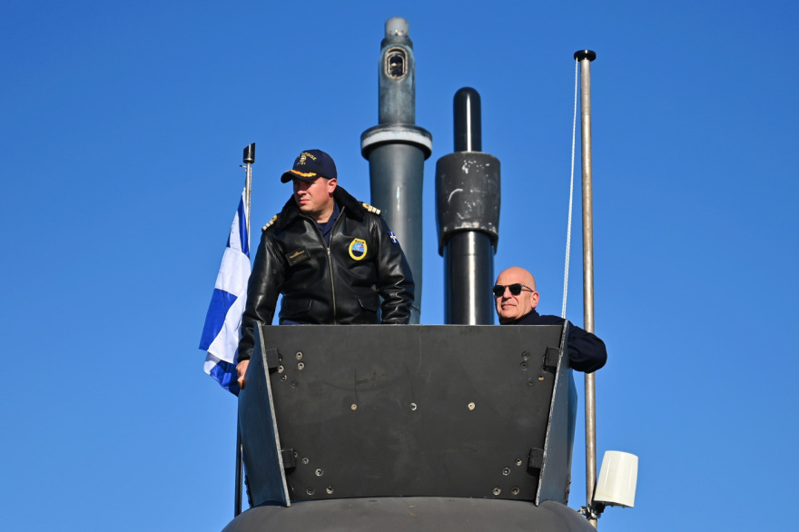 Νίκος Δένδιας: Επιβιβάστηκε στο υποβρύχιο «Πιπίνος» για βολή με νέου τύπου τορπίλη