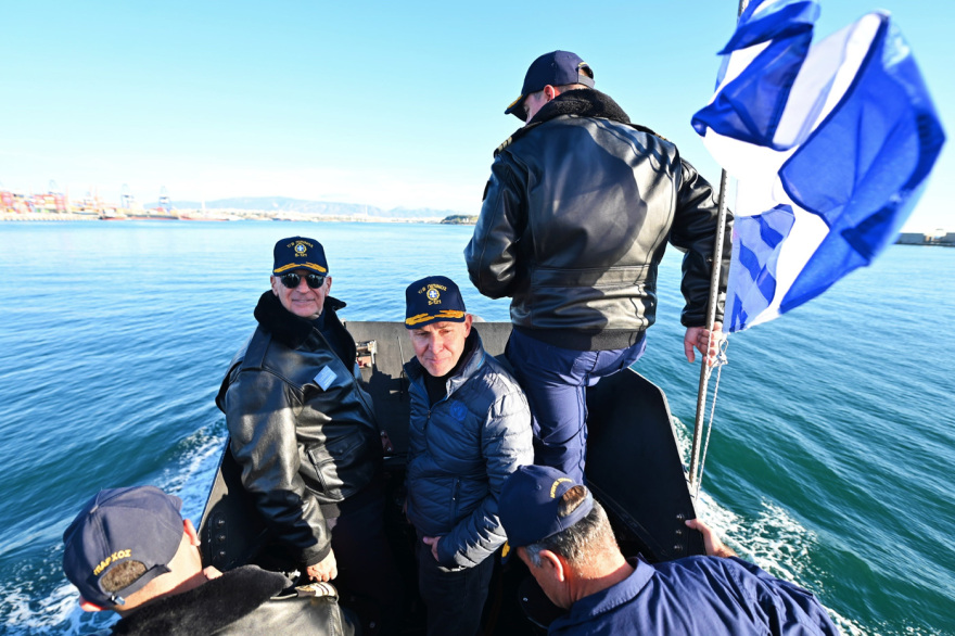 Νίκος Δένδιας: Επιβιβάστηκε στο υποβρύχιο «Πιπίνος» για βολή με νέου τύπου τορπίλη