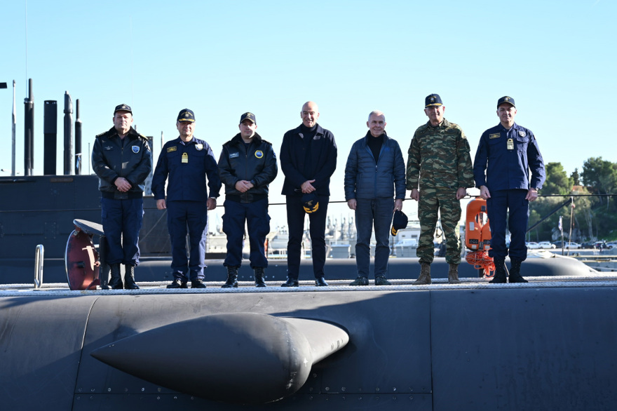 Νίκος Δένδιας: Επιβιβάστηκε στο υποβρύχιο «Πιπίνος» για βολή με νέου τύπου τορπίλη