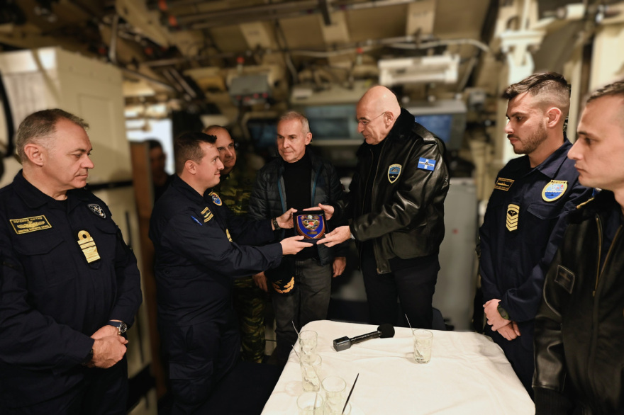 Νίκος Δένδιας: Επιβιβάστηκε στο υποβρύχιο «Πιπίνος» για βολή με νέου τύπου τορπίλη