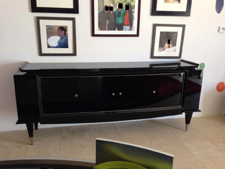 Νέες φωτογραφίες του Έπσταϊν και των καλεσμένων του στη δημοσιότητα: Προφυλακτικά «Τραμπ» και πάρτι με γυναίκες