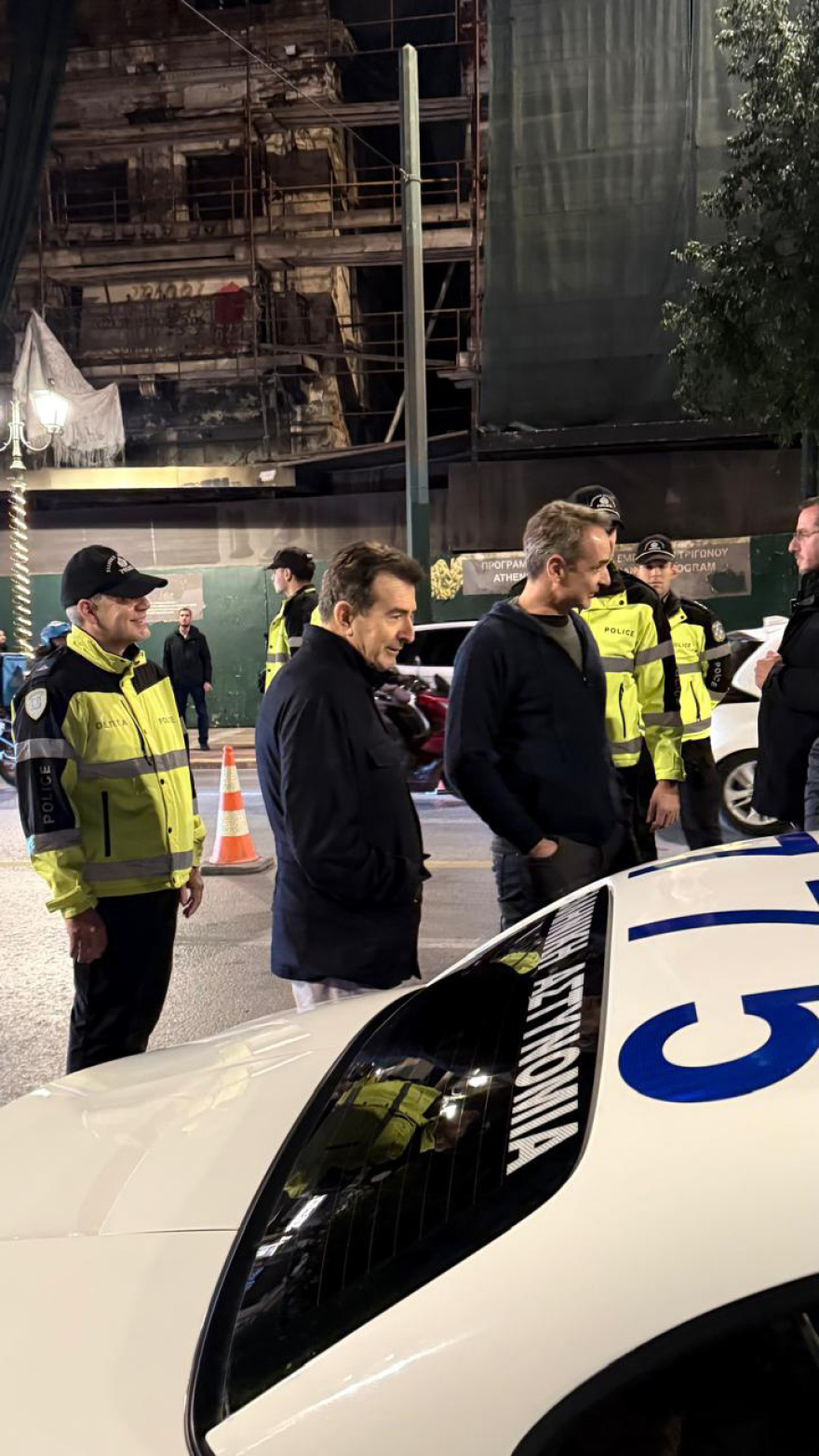 Επίσκεψη Μητσοτάκη σε μπλόκο της Τροχαίας στη Σταδίου: Έκανε αλκοτέστ για να δει πως γίνεται, δείτε φωτογραφίες