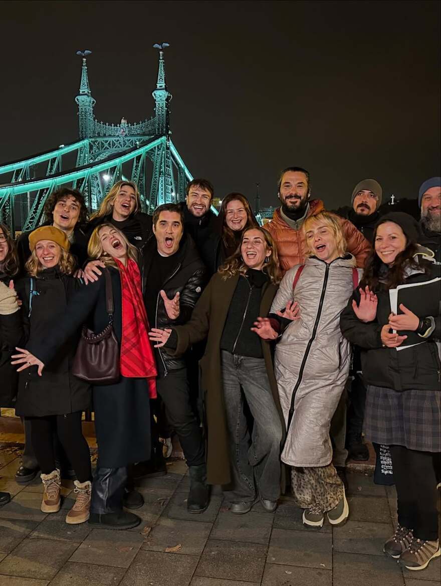 Maestro: Στη Βουδαπέστη ο Χριστόφορος Παπακαλιάτης και η Κλέλια Ανδριολάτου για τα γυρίσματα της νέας σεζόν