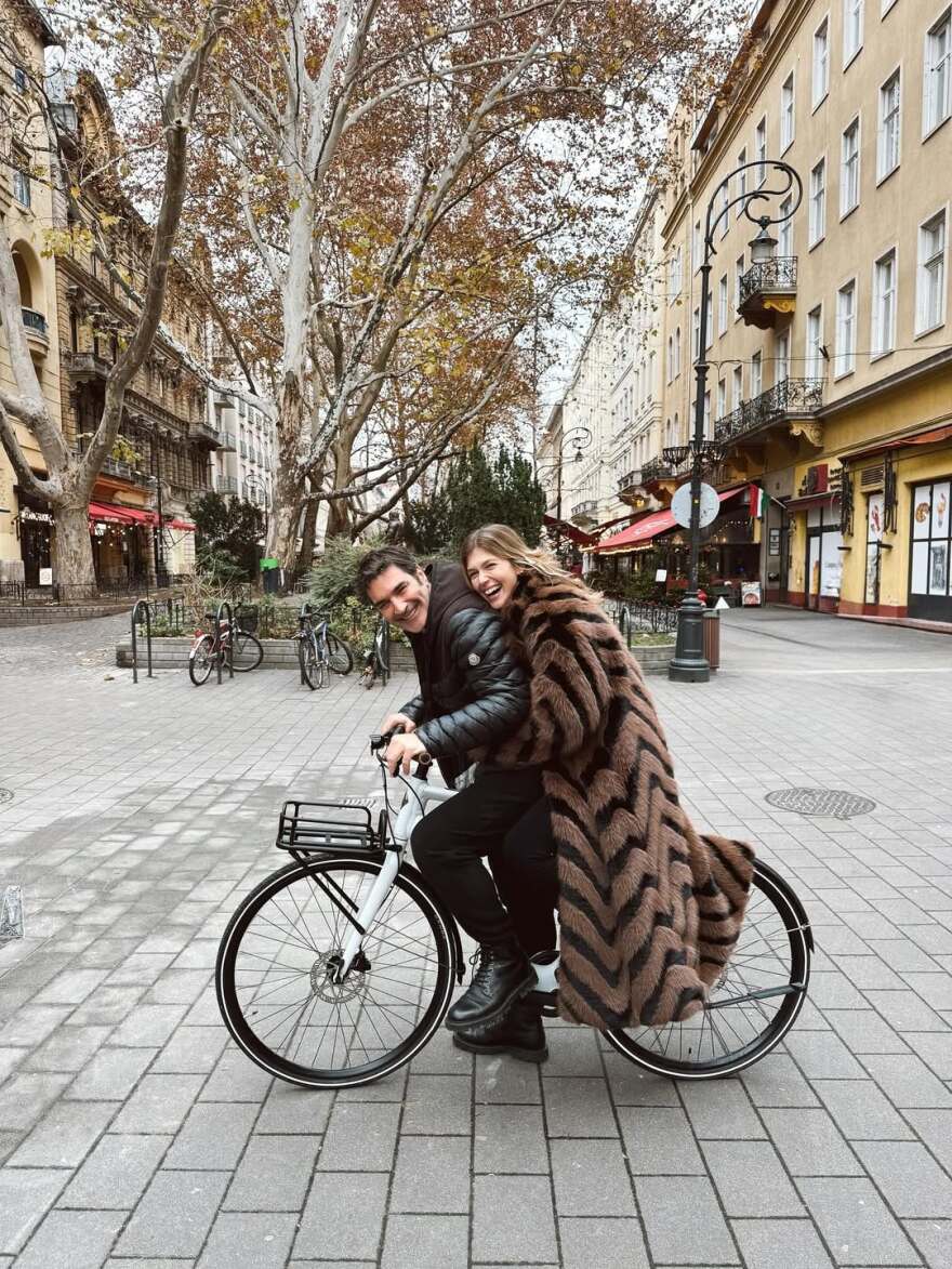 Maestro: Στη Βουδαπέστη ο Χριστόφορος Παπακαλιάτης και η Κλέλια Ανδριολάτου για τα γυρίσματα της νέας σεζόν