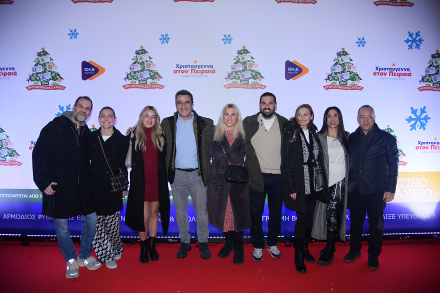 Πυροτεχνήματα, 120.000 λαμπιόνια και Λένα Ζευγαρά live στον Πειραιά 