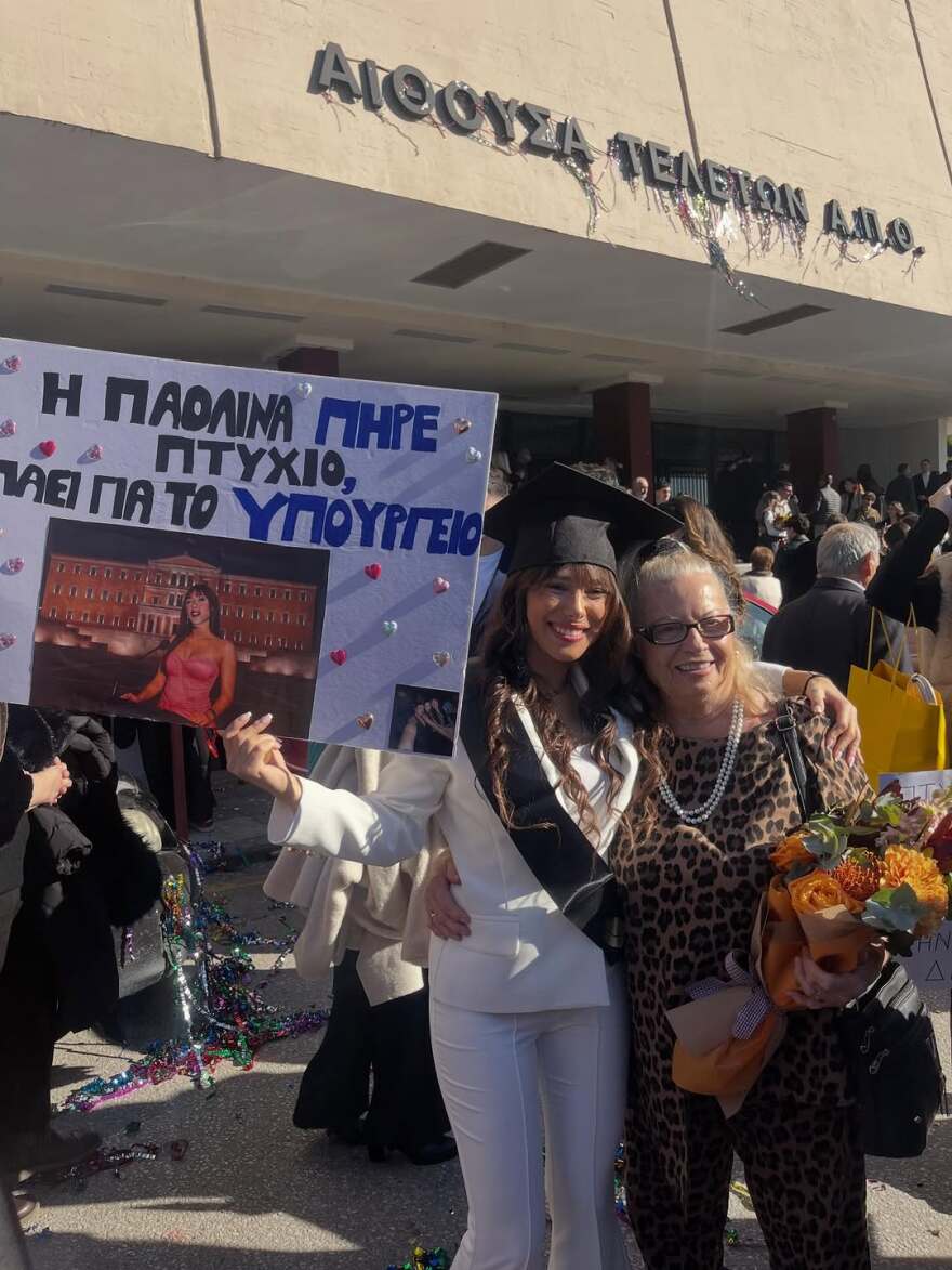 Πάολα: Η κόρη της δημοσίευσε φωτογραφίες από την ορκωμοσία της