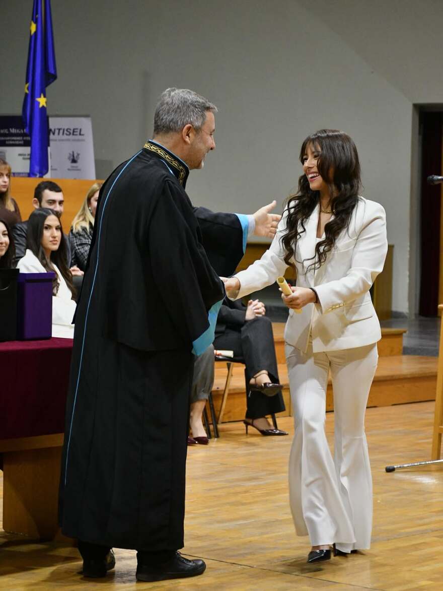 Πάολα: Η κόρη της δημοσίευσε φωτογραφίες από την ορκωμοσία της