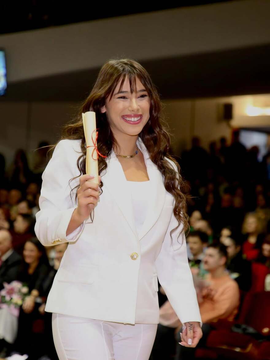 Πάολα: Η κόρη της δημοσίευσε φωτογραφίες από την ορκωμοσία της