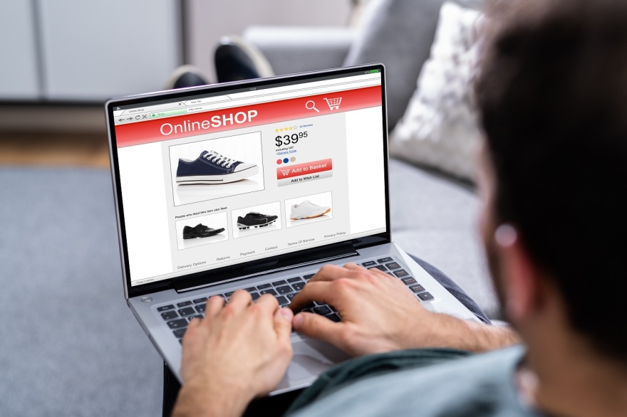 Πώς να κάνουμε τις online αγορές των γιορτών πιο εύκολες και ευχάριστες – χωρίς άγχος