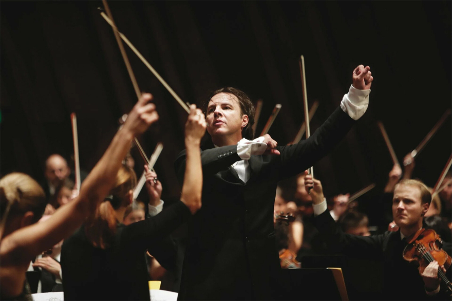 Η Αθήνα είναι sold out παντού, από τα νυχτερινά κέντρα και τα εστιατόρια μέχρι τα θέατρα και τα σινεμά